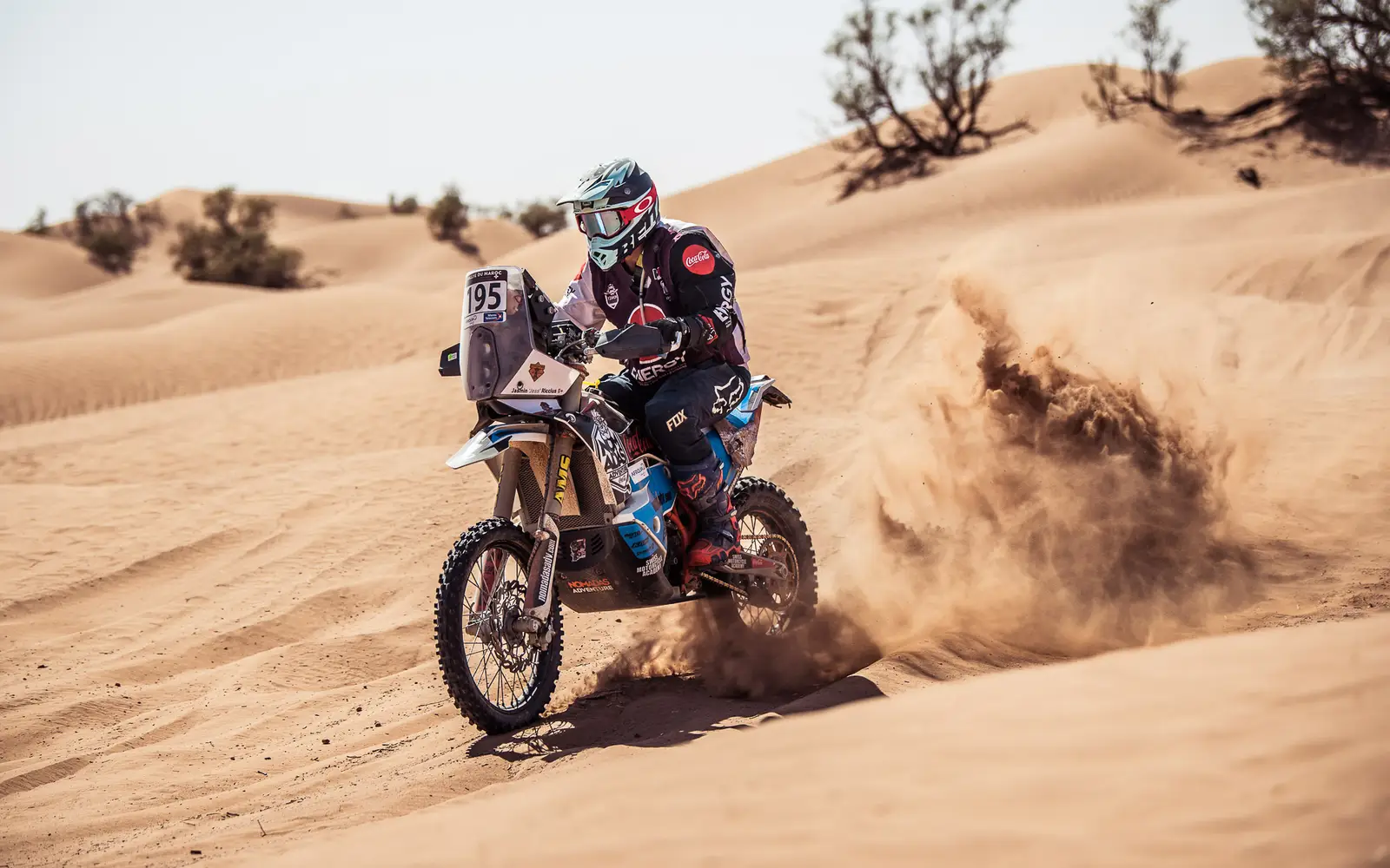 Jasmin Riccius riding through the dunes at the Rallye du Maroc